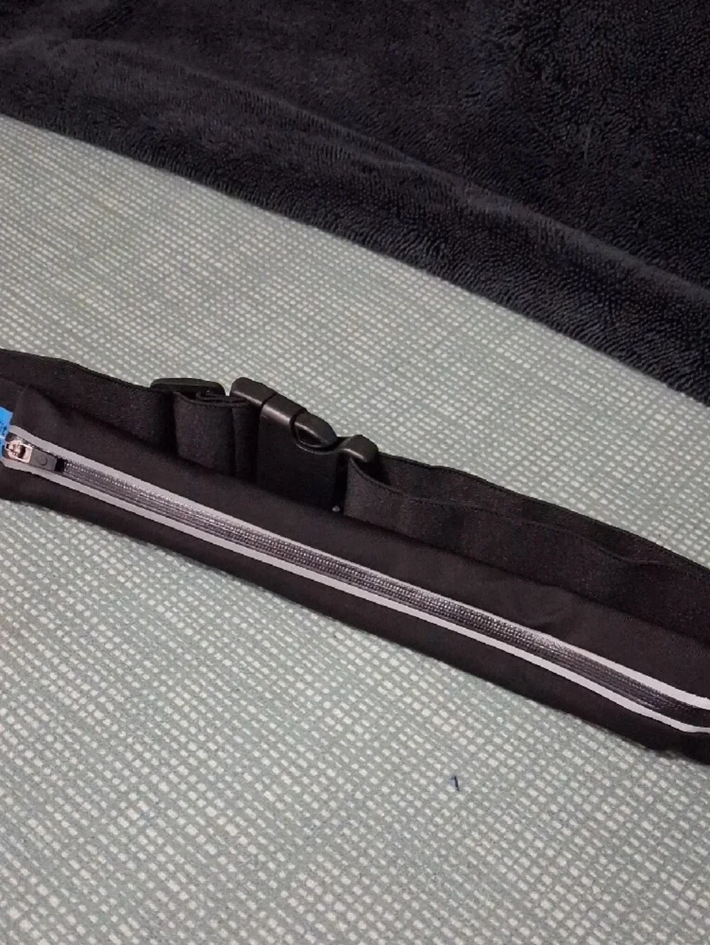 Fit Kit.Black Running Belt with Reflective Zip -